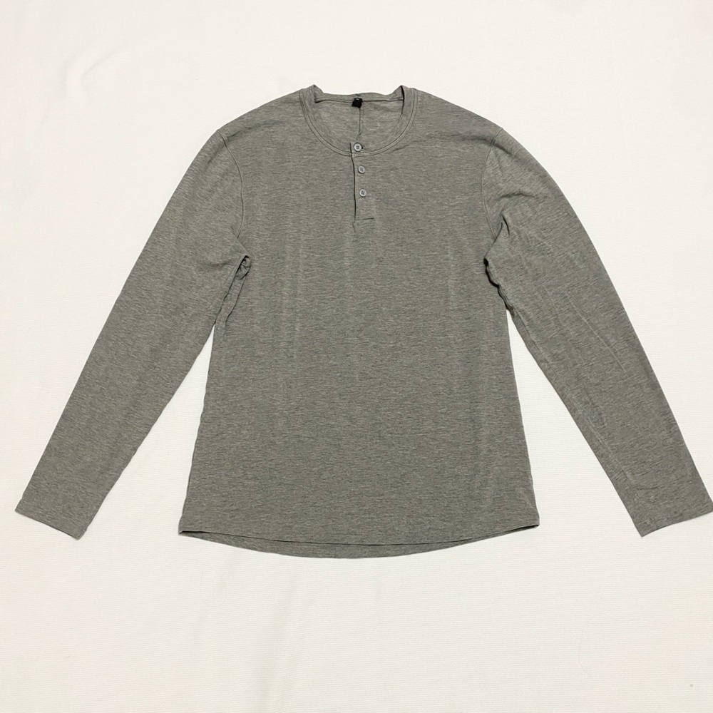 Lululemon Men’s 5 Year Henley Long Sleeve Shirt Light Gray